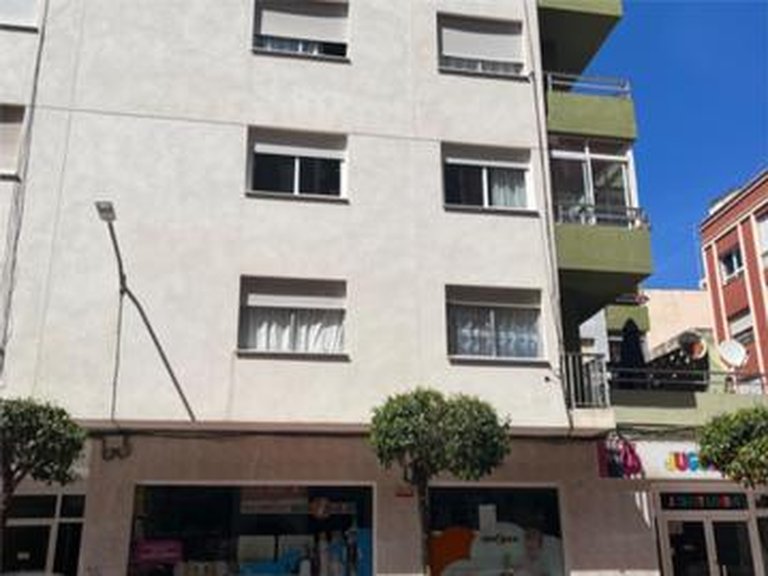 Amplio y luminoso apartamento en el corazón de Denia, Alicante. 11