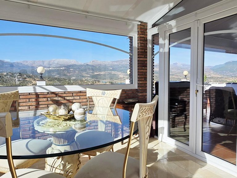 Villa overlooking lake Viñuela 5