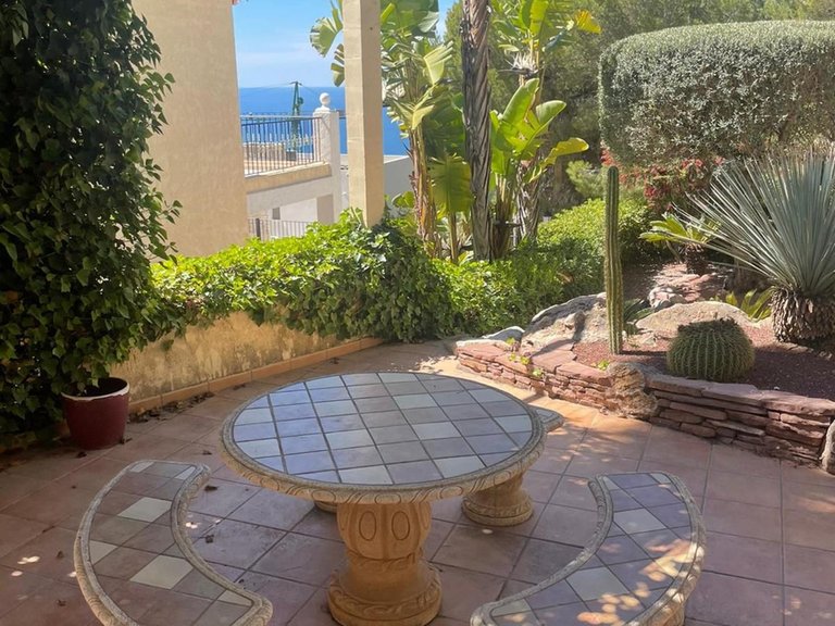 Exclusiva villa moderna en Altea con piscina privada y vistas a la montaña 14