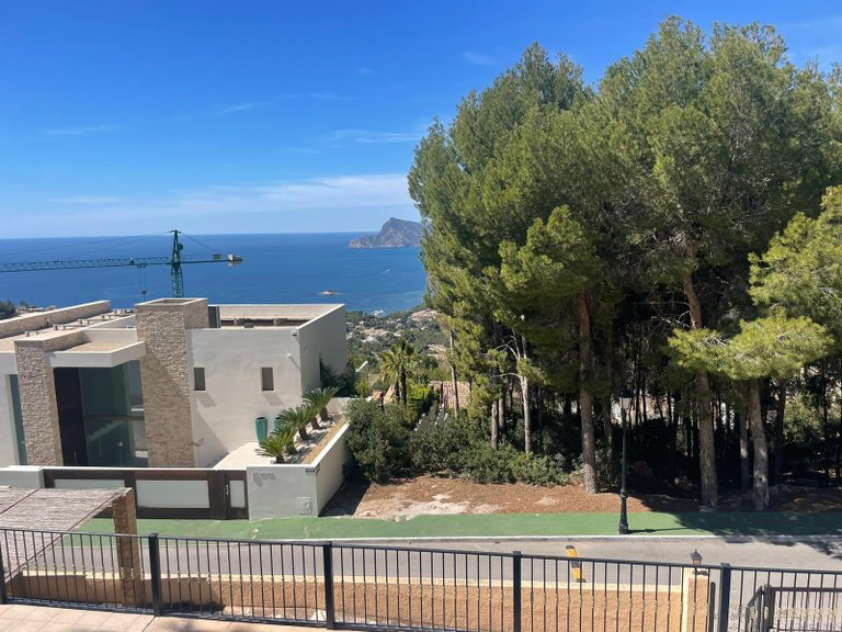 Exclusiva villa moderna en Altea con piscina privada y vistas a la montaña 18
