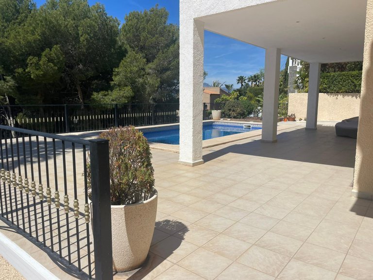 Exclusiva villa moderna en Altea con piscina privada y vistas a la montaña 19