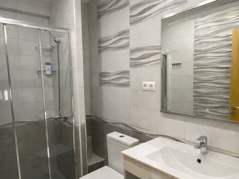 Vivienda en planta baja dentro de edificio de 5 alturas (sin ascensor), ideal para quienes valoran la accesibilidad y la comodidad diaria. 6