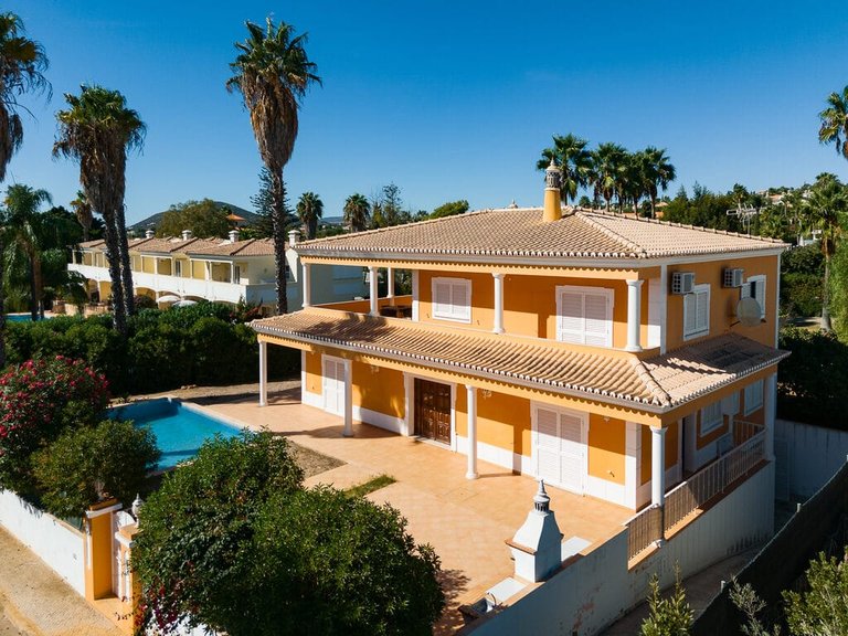 Villa for Sale in Almancil, Algarve 2