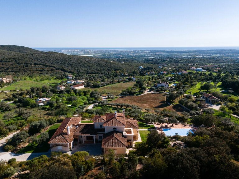 Villa for Sale in Santa Bárbara De Nexe, Algarve 2