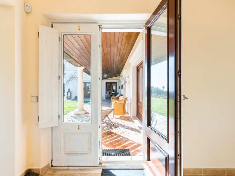 Villa for Sale in Santa Bárbara De Nexe, Algarve 9