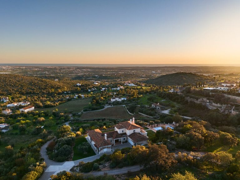Villa for Sale in Santa Bárbara De Nexe, Algarve 10