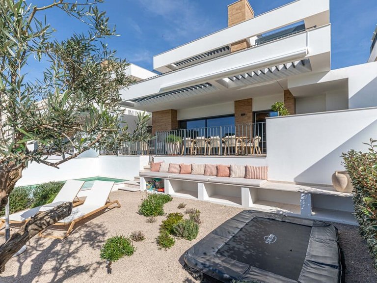 Villa for Sale in Quarteira, Algarve 1