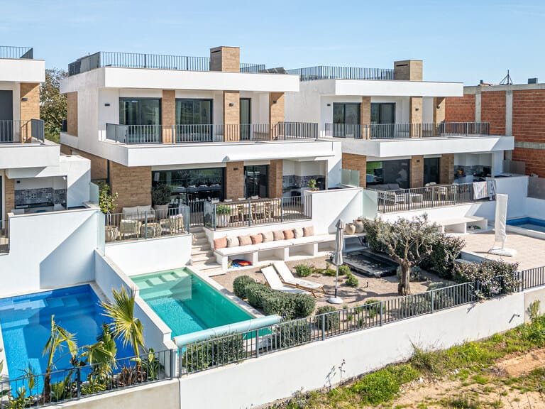 Villa for Sale in Quarteira, Algarve 2