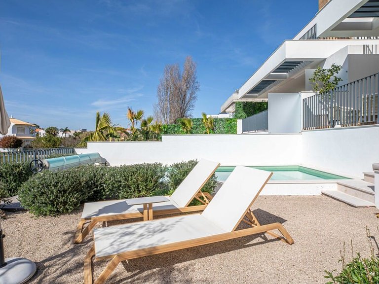 Villa for Sale in Quarteira, Algarve 5