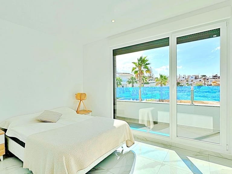 Villa for Sale in Torrevieja, Alicante 17