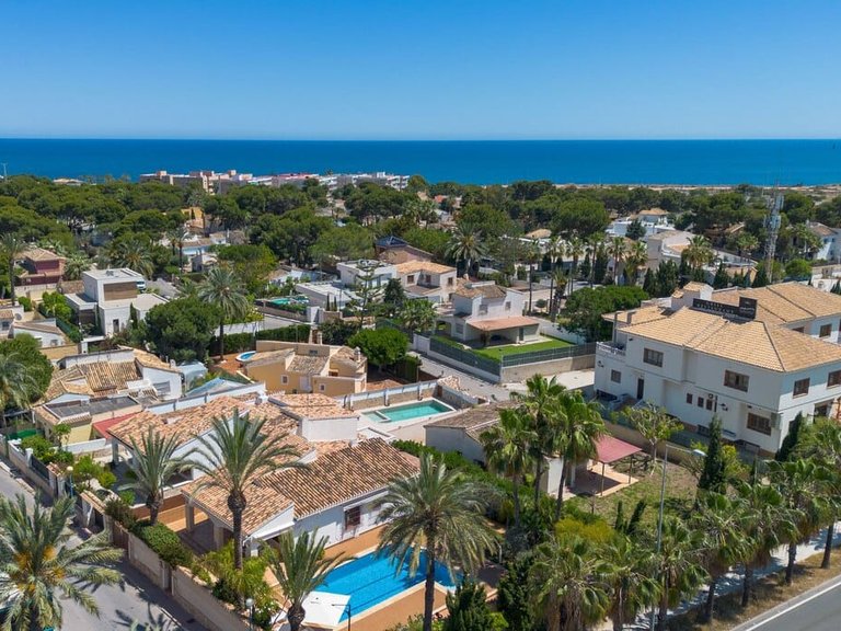 Villa for Sale in Punta Prima, Alicante 2