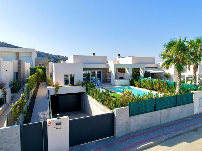 Villa for Sale in La Finca Golf Resort, Algorfa, Alicante 2