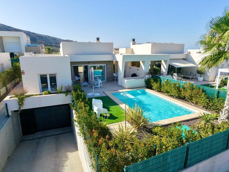 Villa for Sale in La Finca Golf Resort, Algorfa, Alicante 1