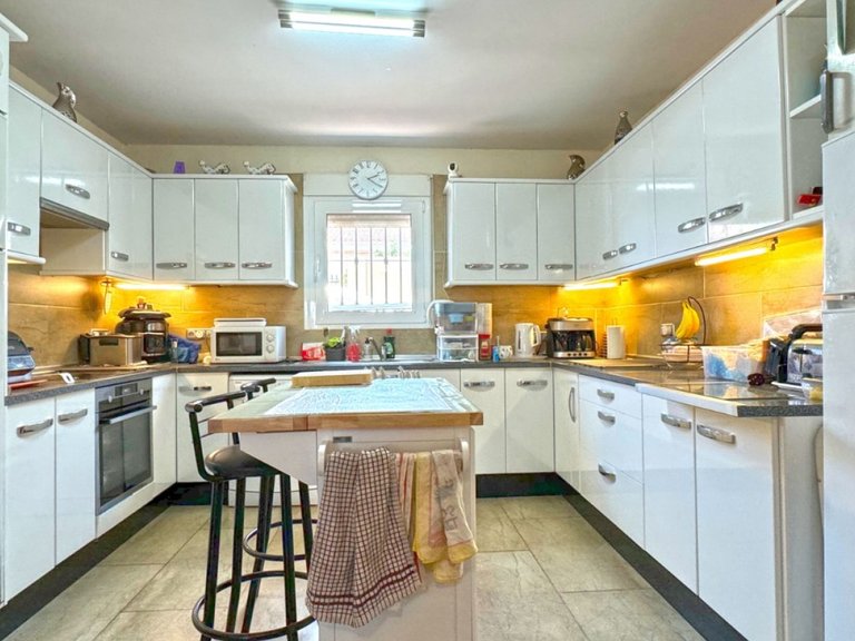 Villa for Sale in Los Balcones - Los Altos del Edén, Torrevieja, Alicante 36