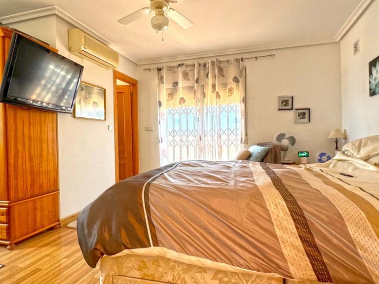 Villa for Sale in Los Balcones - Los Altos del Edén, Torrevieja, Alicante 39