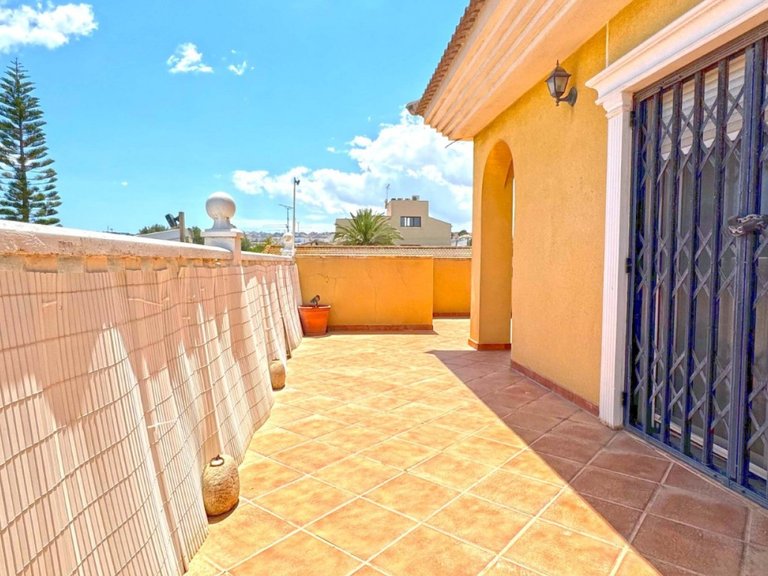Villa for Sale in Los Balcones - Los Altos del Edén, Torrevieja, Alicante 10