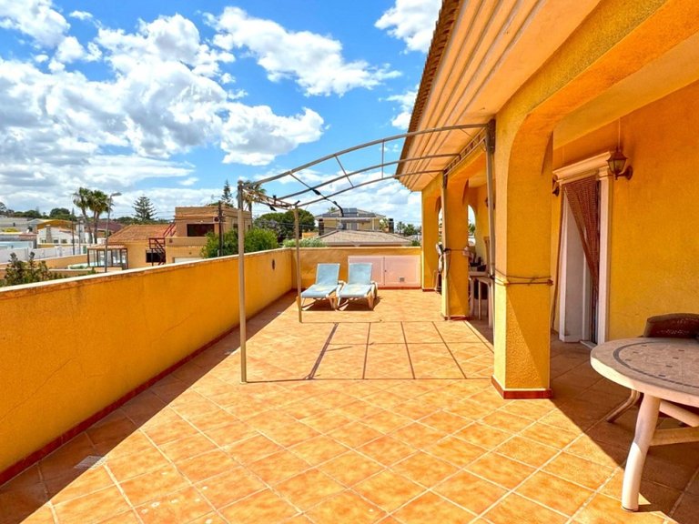 Villa for Sale in Los Balcones - Los Altos del Edén, Torrevieja, Alicante 9