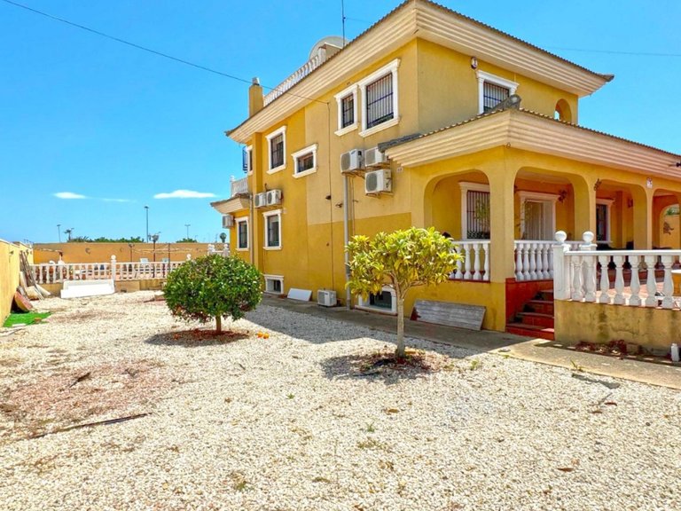 Villa for Sale in Los Balcones - Los Altos del Edén, Torrevieja, Alicante 15
