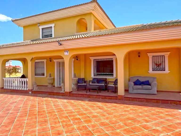 Villa for Sale in Los Balcones - Los Altos del Edén, Torrevieja, Alicante 1