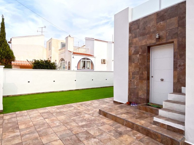 Villa for Sale in Playa Flamenca, Orihuela Costa, Alicante 8