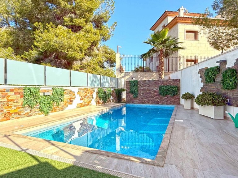 Villa for Sale in Villamartin, Orihuela Costa, Alicante 9
