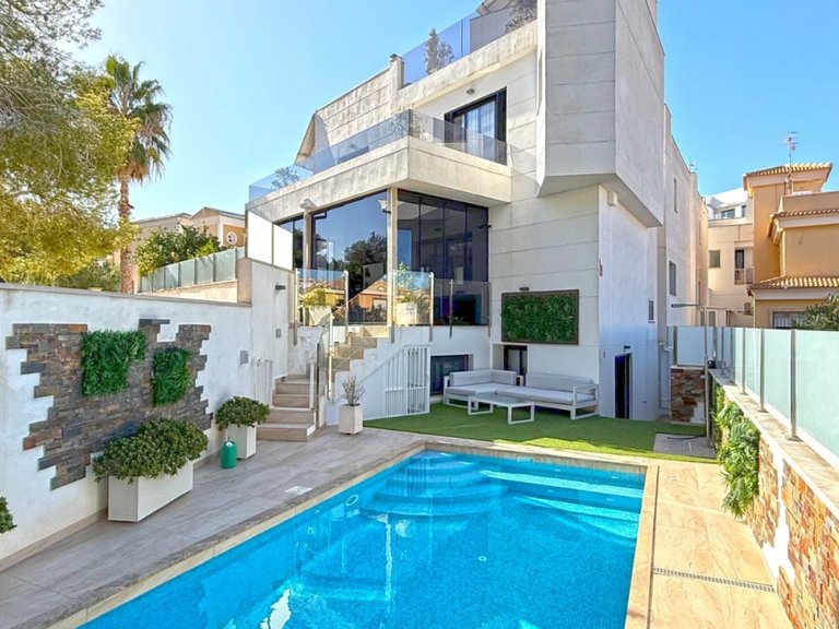 Villa for Sale in Villamartin, Orihuela Costa, Alicante 1
