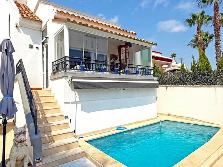 Villa for Sale in Orihuela Costa, Alicante 1