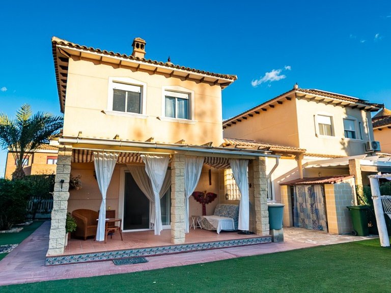 Villa for Sale in Benferri, Alicante 1