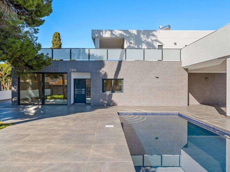 Villa for Sale in Orihuela Costa, Alicante 1