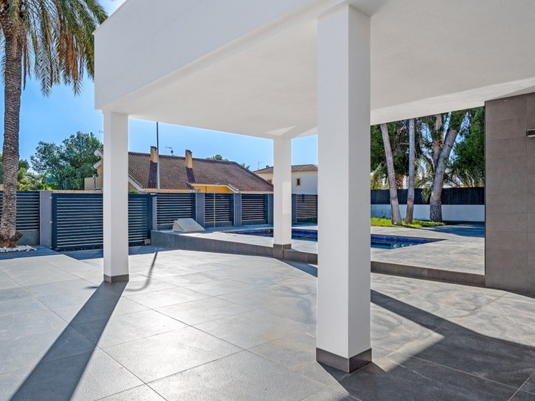 Villa for Sale in Orihuela Costa, Alicante 2