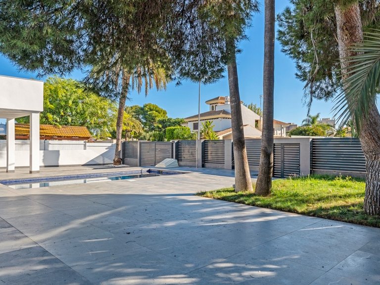 Villa for Sale in Orihuela Costa, Alicante 32