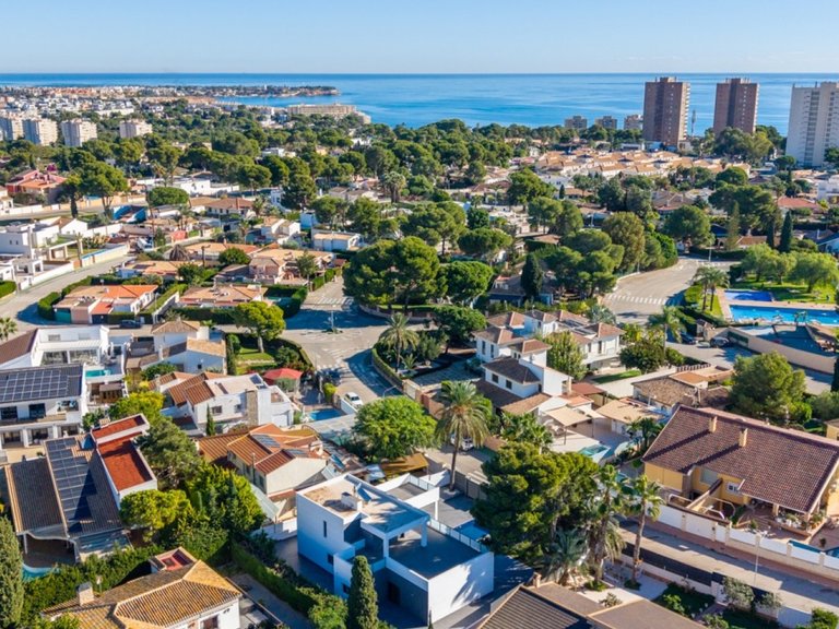 Villa for Sale in Orihuela Costa, Alicante 34