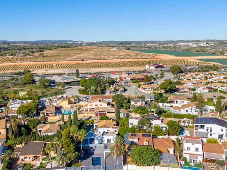 Villa for Sale in Orihuela Costa, Alicante 38