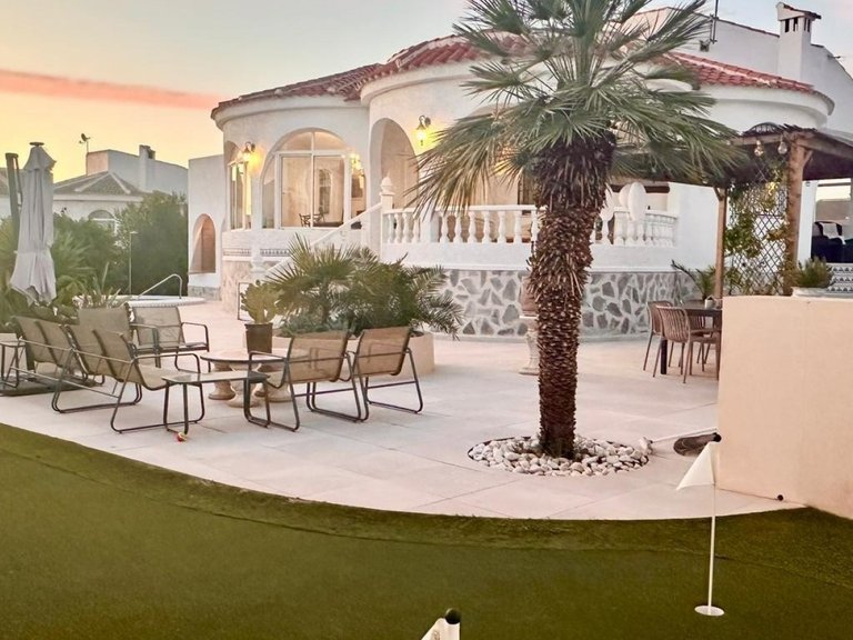 Villa for Sale in Torrevieja, Alicante 1