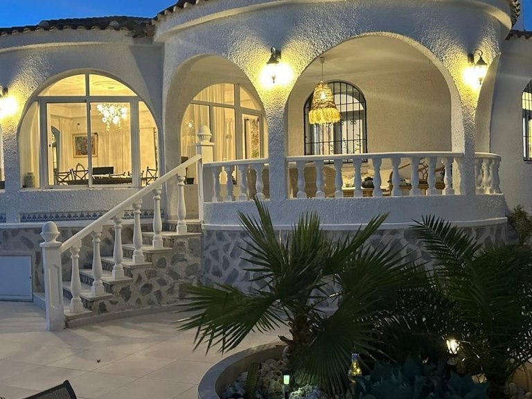 Villa for Sale in Torrevieja, Alicante 2