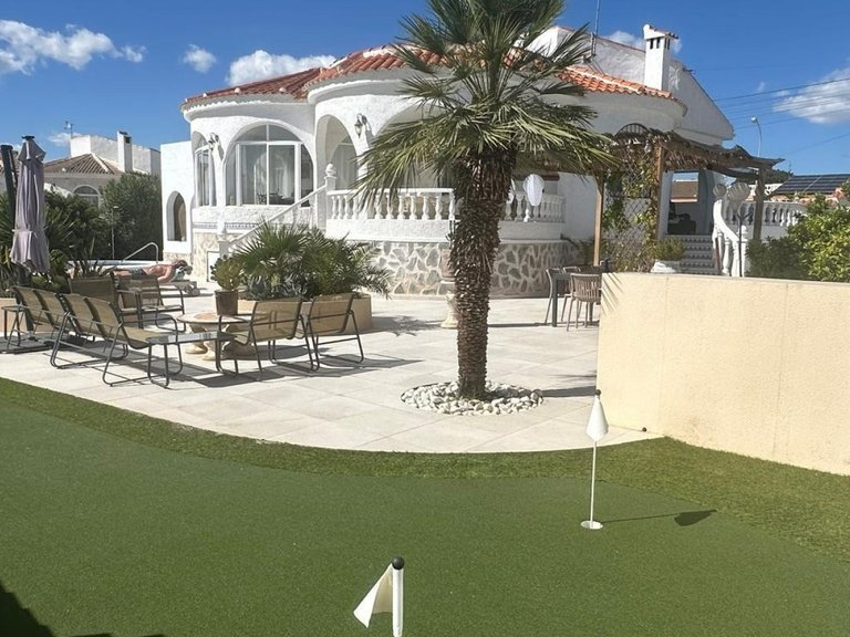 Villa for Sale in Torrevieja, Alicante 3