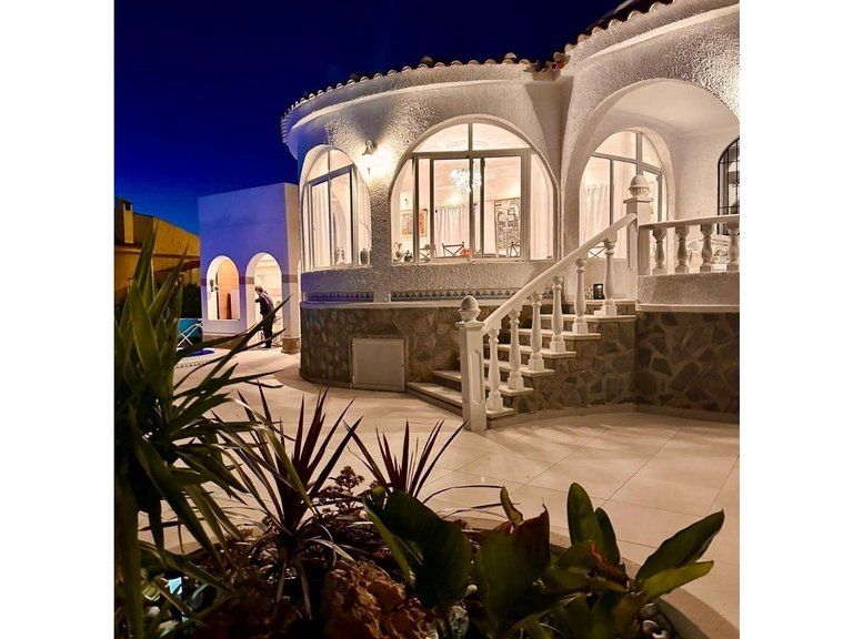 Villa for Sale in Torrevieja, Alicante 24