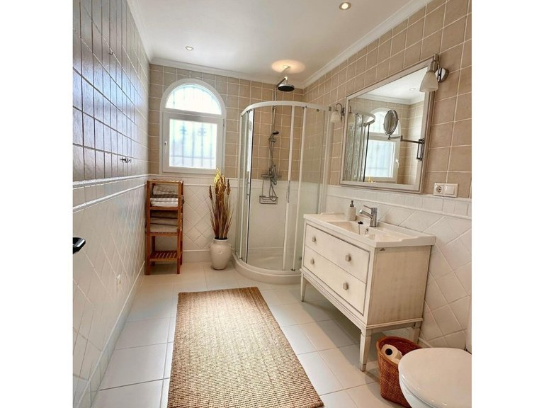 Villa for Sale in Torrevieja, Alicante 28