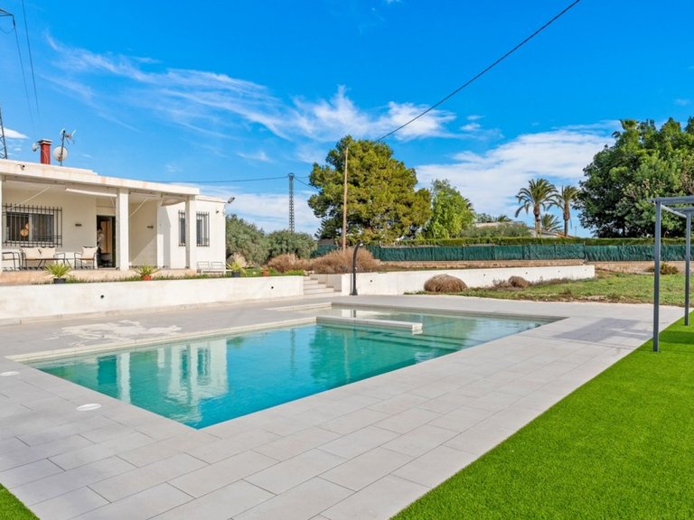 Villa for Sale in Elche, Alicante 1