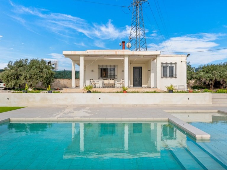 Villa for Sale in Elche, Alicante 2