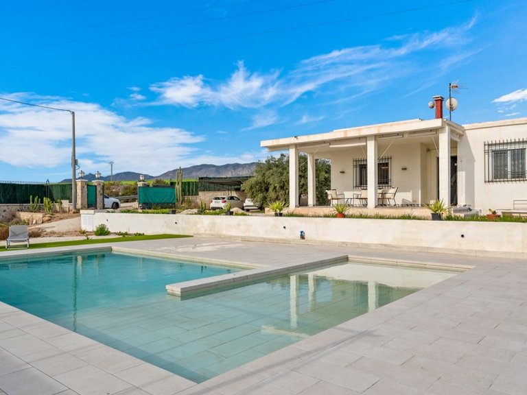 Villa for Sale in Elche, Alicante 3