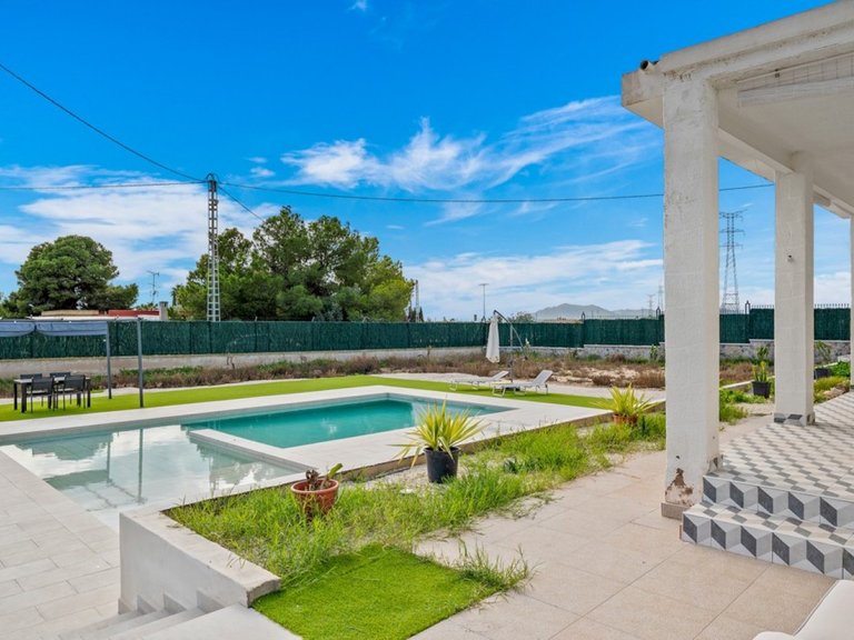 Villa for Sale in Elche, Alicante 15