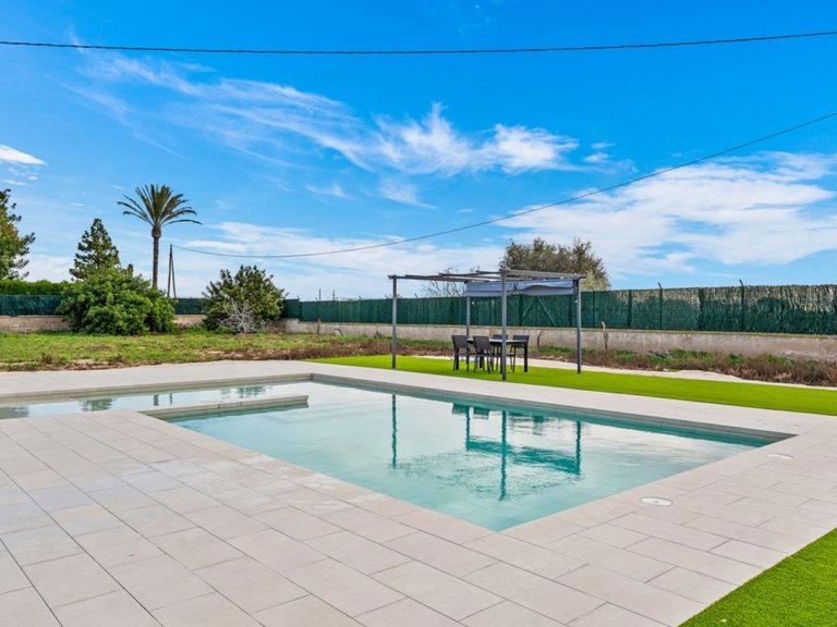 Villa for Sale in Elche, Alicante 30
