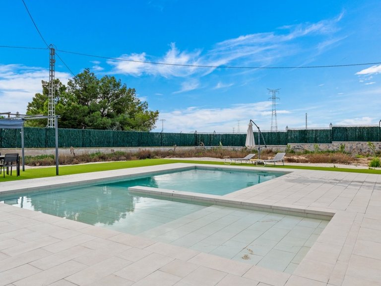 Villa for Sale in Elche, Alicante 31