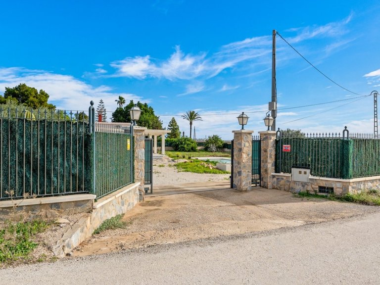 Villa for Sale in Elche, Alicante 38