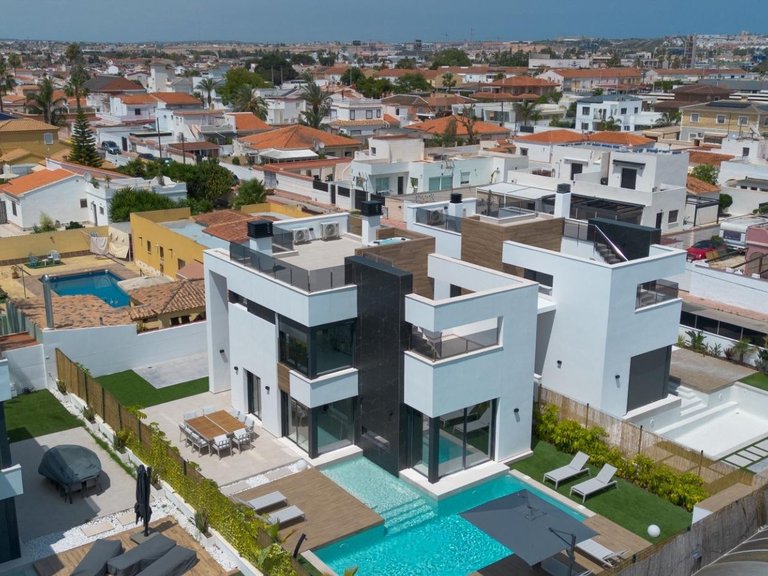 Villa for Sale in Torrevieja, Alicante 3