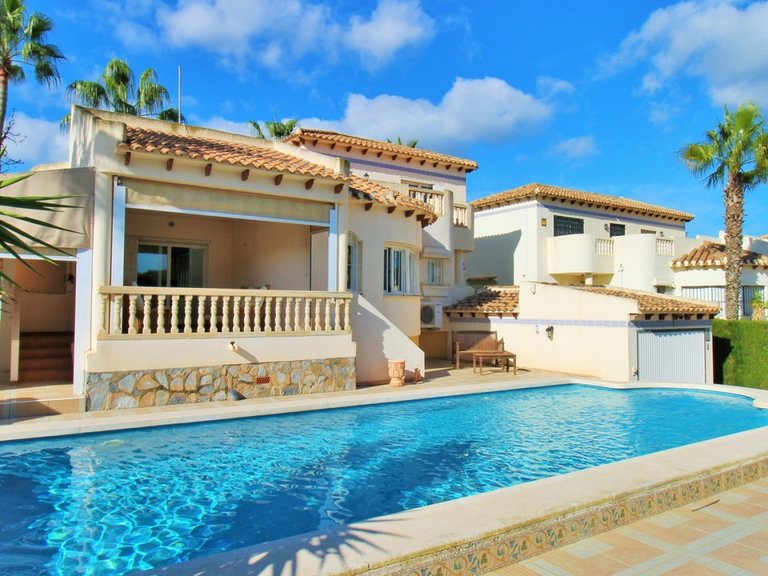 Villa for Sale in Orihuela Costa, Alicante 2