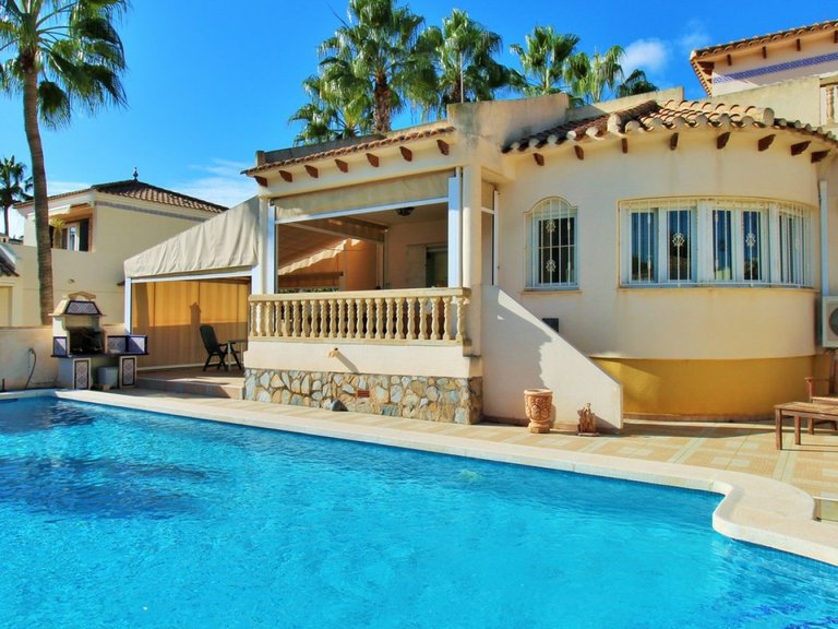 Villa for Sale in Orihuela Costa, Alicante 1