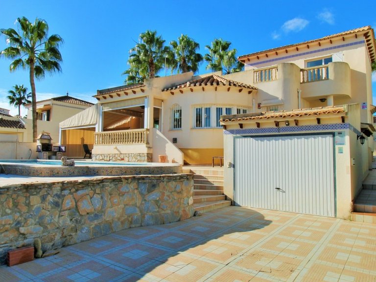 Villa for Sale in Orihuela Costa, Alicante 27