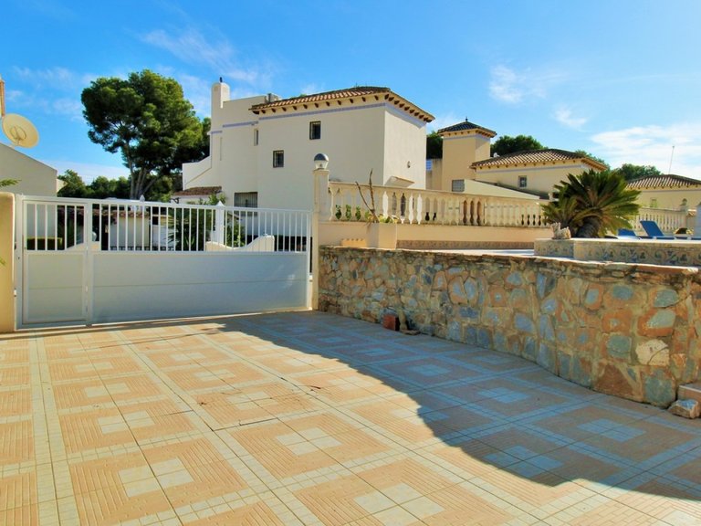 Villa for Sale in Orihuela Costa, Alicante 28